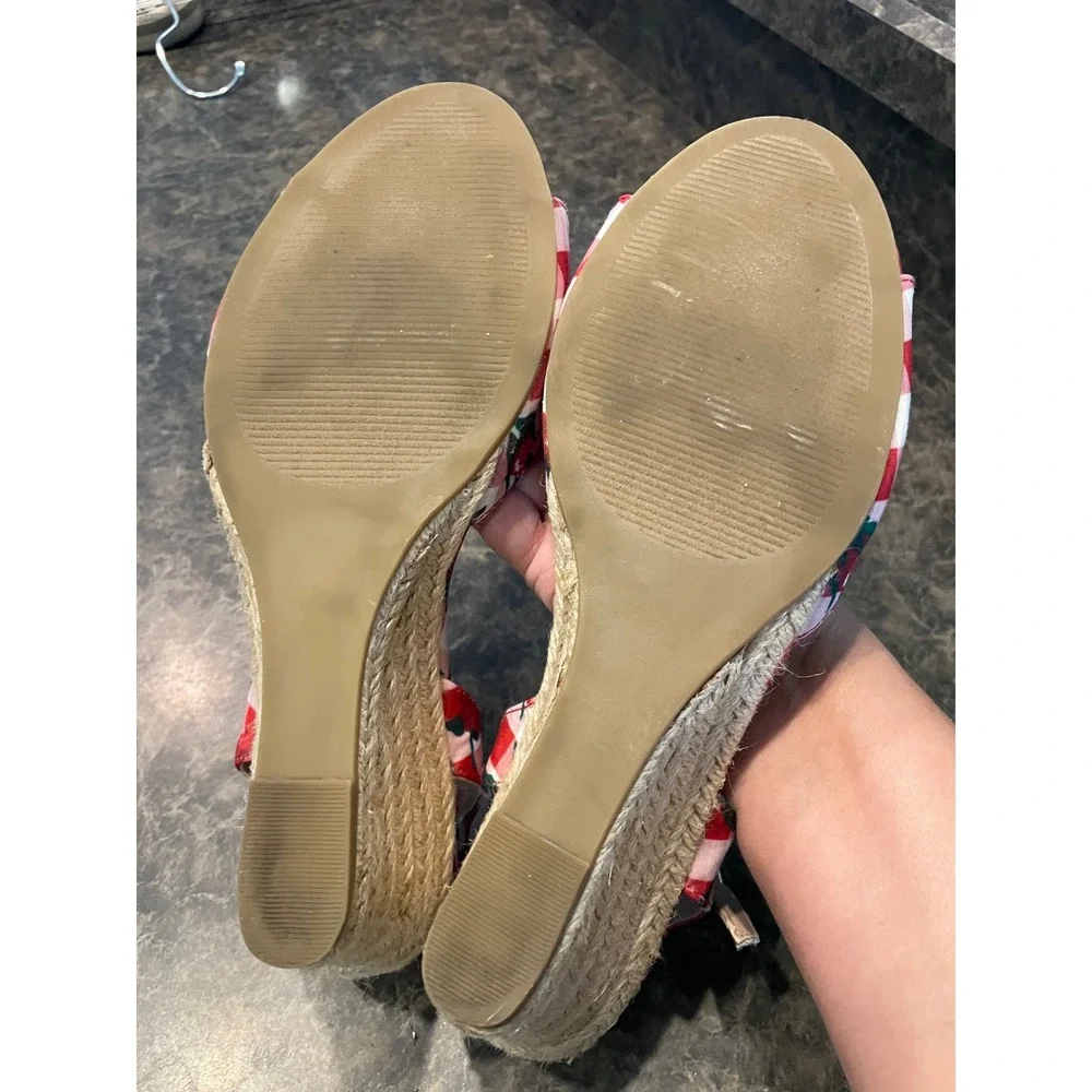 Betsey Johnson Athena Wedge Espadrille Sandals Gingham Floral Red Size 9.5